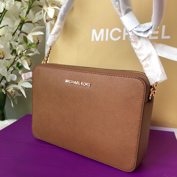 🌹Michael Kors Crossbody In Luggage🌹 - Picture 2 of 8